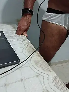 Show de morenodiscret35 na webcam