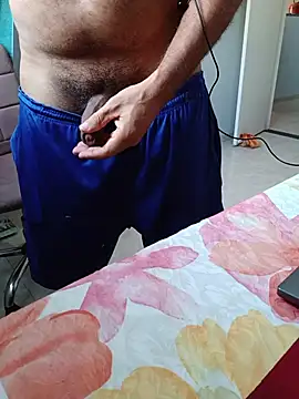 morenodiscret35 Show in webcam