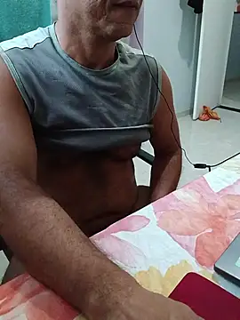 Show de morenodiscret35 na webcam
