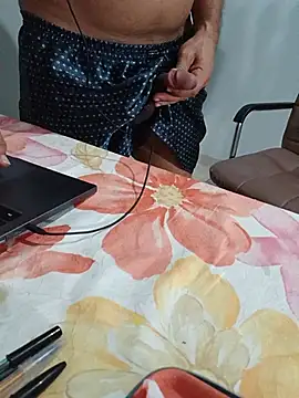 morenodiscret35 webcam show