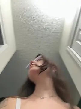 הופעת וובקאם של joeystaciee