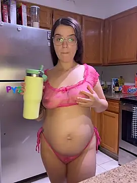 הופעת וובקאם של joeystaciee