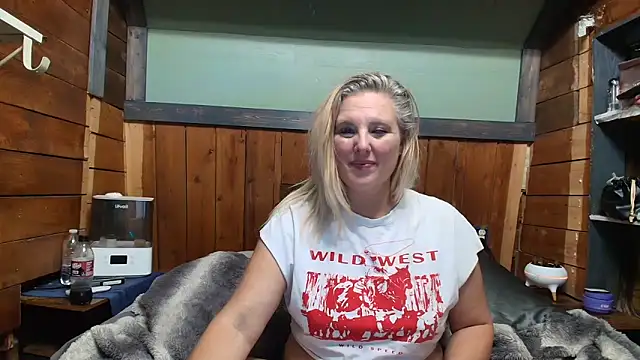 Živá chatovací místnost lisaxlovexxx