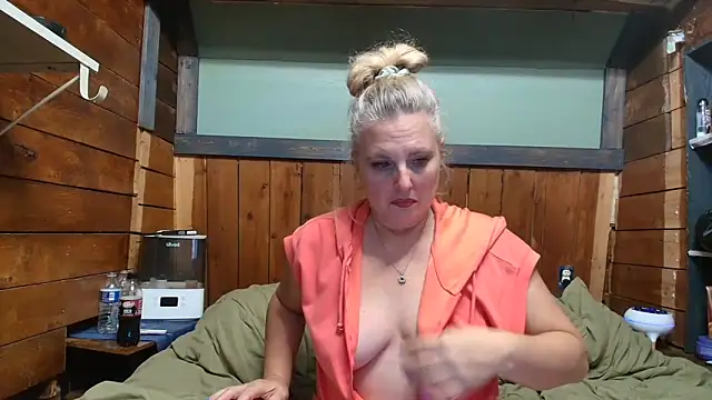 lisaxlovexxx's Webcam Show