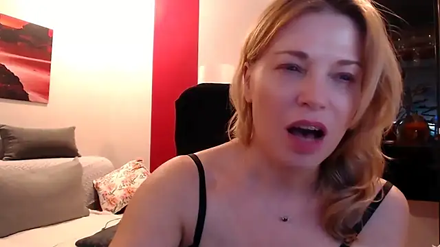 love-bionda Adlı Modelin Canlı XXX Sohbeti