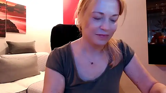 love-bionda's Live XXX Chat