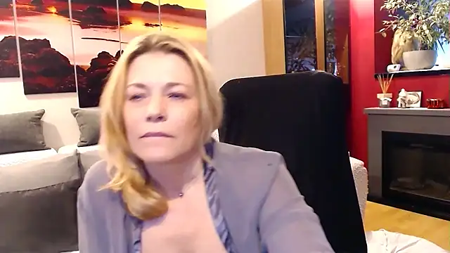 love-bionda Chat XXX in diretta