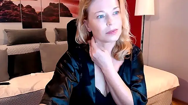 Show modela love-bionda na web-kameri