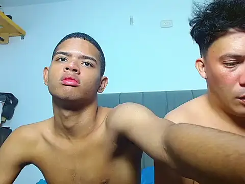 boyhot23x Show Webcam
