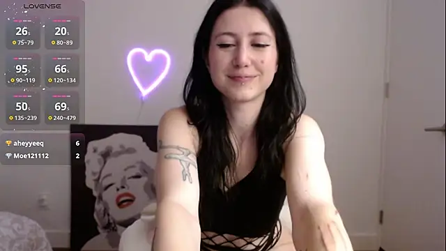 PlayfulApril Chat XXX in diretta