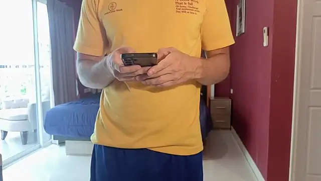 AlansonofDaddy: διαδικτυακό σόου στην κάμερα