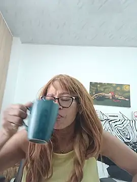 BustyMilf_'s Webcam Show