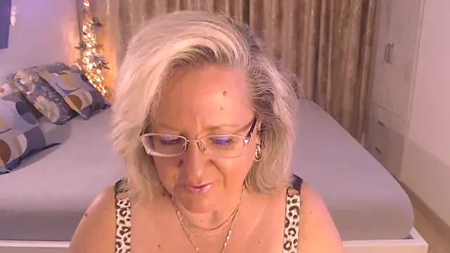 Raisshy Chat XXX in diretta