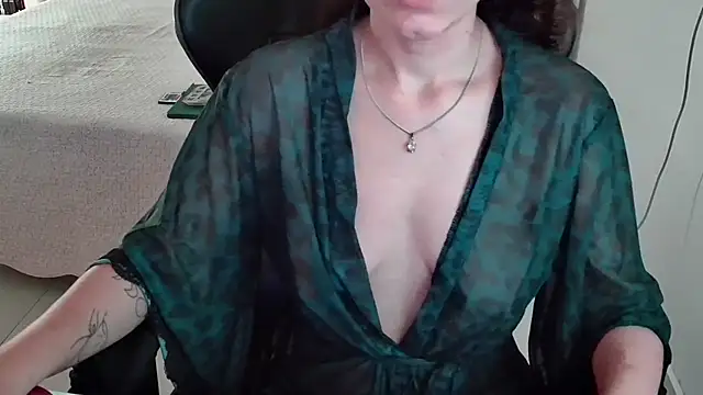 צ'אט XXX בשידור חי של DearArtemis