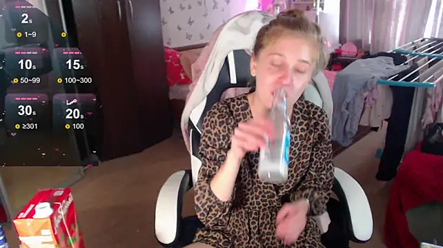 Chat +18 de Kira_honeyy ao vivo