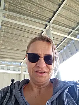 BLONDKICIA1   网络视讯表演