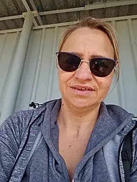 BLONDKICIA1: διαδικτυακό σόου στην κάμερα