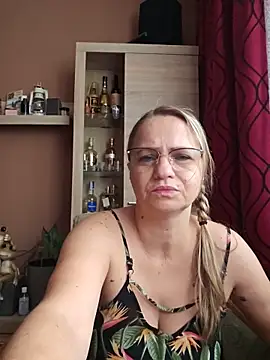 BLONDKICIA1 网络视讯表演