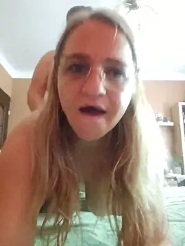 BLONDKICIA1's Webcam Show