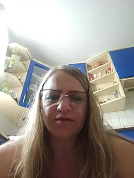 BLONDKICIA1 – webcam-show