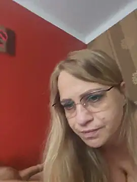 חדר צ'אט בשידור חי של BLONDKICIA1