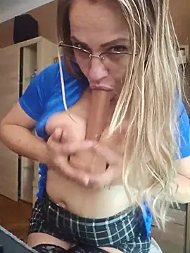 Show modela BLONDKICIA1 na web-kameri