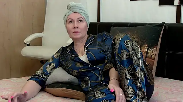 IreneShine_ élő XXX-chatje