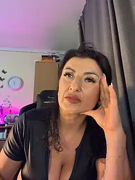 Show modela Hotangel75 na web-kameri