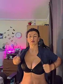 Show modela Hotangel75 na web-kameri