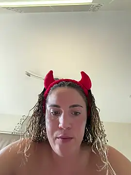 Chatroom XXX en direct de Clarasense__
