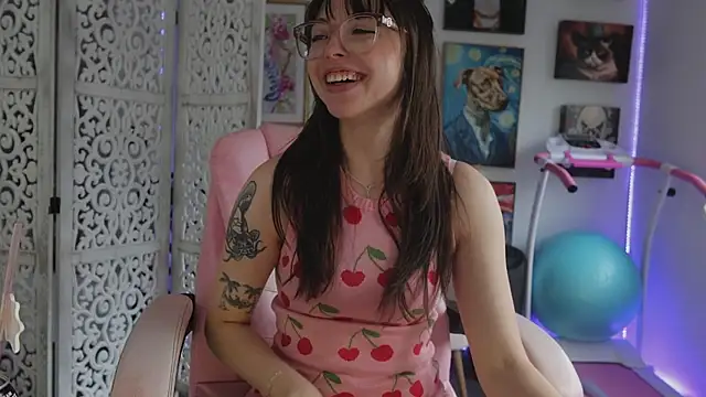 Webkamerová show makiyahbelle