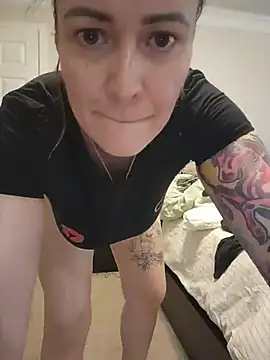HollyTattoo Show in webcam