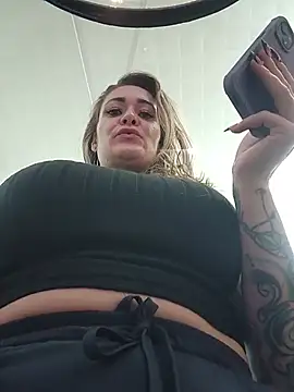 HollyTattoo webcam show