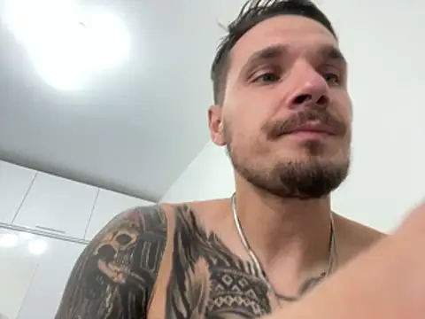 Pokazy przed kamerką – Hot__Tiger