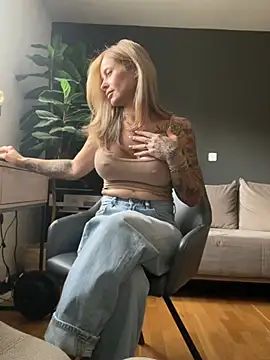 Etwas_neugierig Chat XXX in diretta