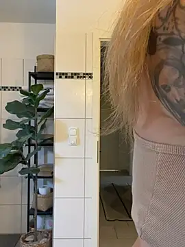 Etwas_neugierig's Live XXX Chat