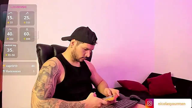 nicolasx1000 Webcam show