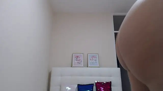 AnnaSweet18's Live Chat Room