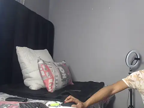Ogmelo's Live XXX Chat