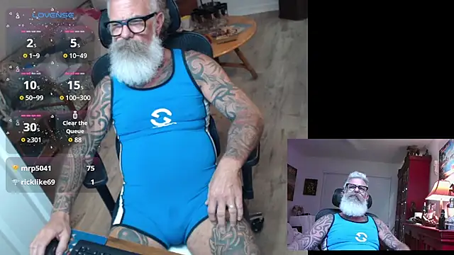 FLdbear webkamerás műsora