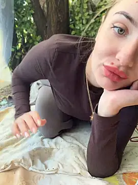 Night_dreams webcam show