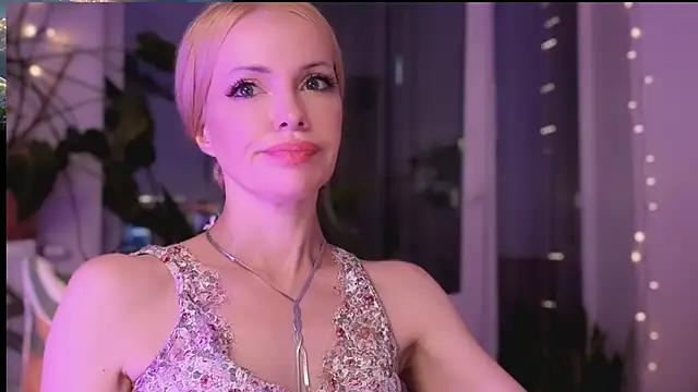 AbsoluteGoddess live XXX chat