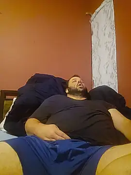 Strongbutgentle36: διαδικτυακό σόου στην κάμερα