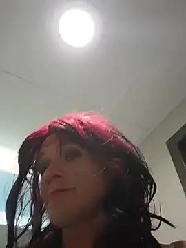 MaddyC6992 Show in webcam