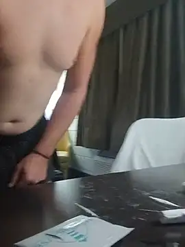 MaddyC6992: διαδικτυακό σόου στην κάμερα