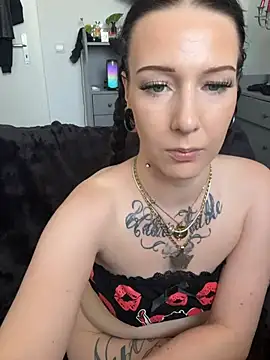 Trixie-Tainted Webcam-Show