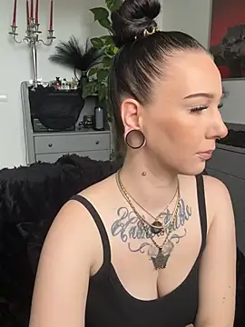 Trixie-Tainted Webcam-Show