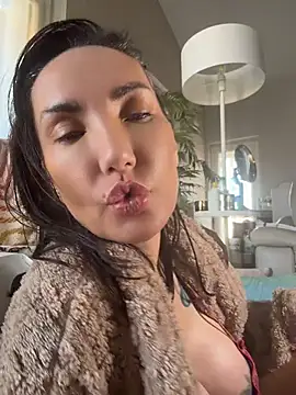 KiraRebyt's Webcam Show