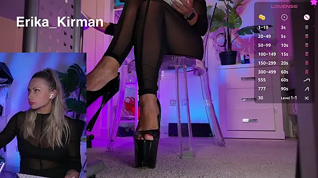 Erika_Kirman Show in webcam