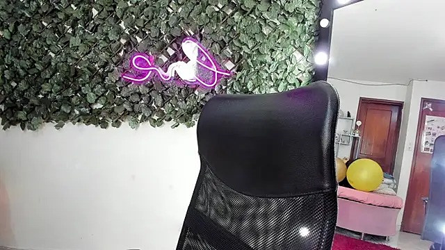 DestinyHills' Live Chat Room